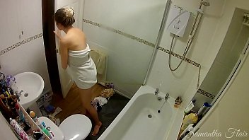 Сексуальная русская женщина мастурбирует пизду